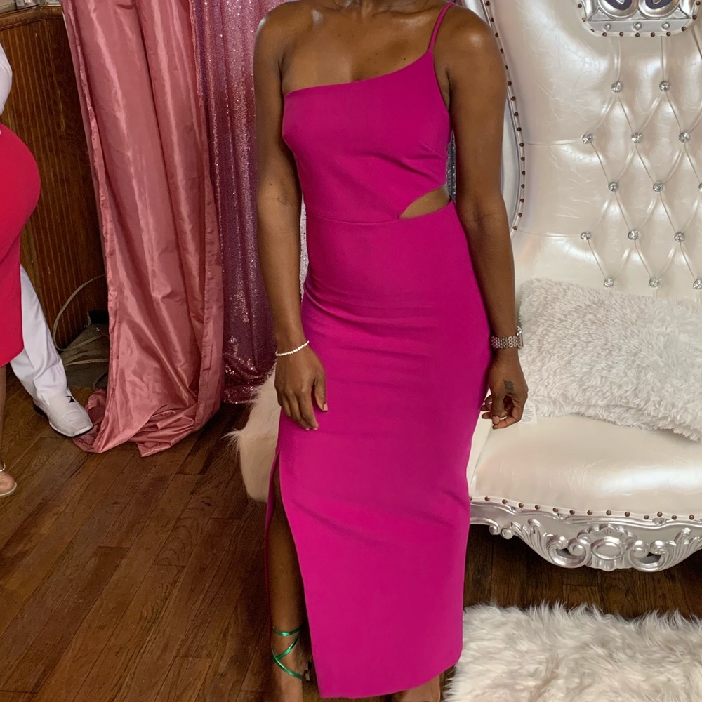 Nice elegant  pink dress !! It speaks for it self